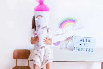 Einhorn Schultüte basteln - wir zeigen euch wie es geht. Mit unserem Free Printable zum Ausdrucken für die Zuckertüte. We love our Unicorn School Cone! Mehr auf FAMILICIOUS.de